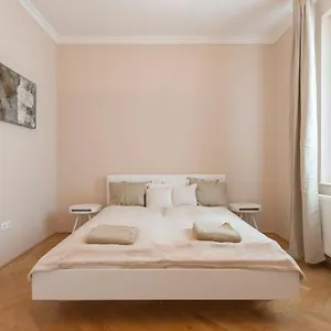 Apartment Opera & Basilica 2 Bedrooms With Balcony, Budapest